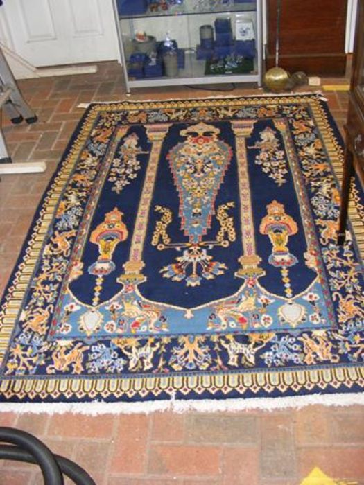 A Kashan Middle Eastern prayer rug - 190cm x 135cm