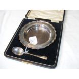 A silver dish and spoon in presentation case - Bir