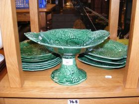 Majolica tableware bearing fruit and leaf pattern