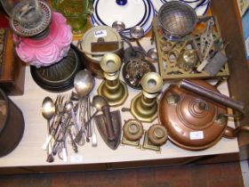 Assorted metal ware, together with antique oil lam