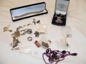 Costume jewellery including rings, watches etc.