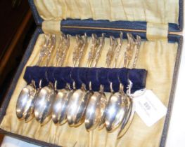 A set of twelve silver teaspoons