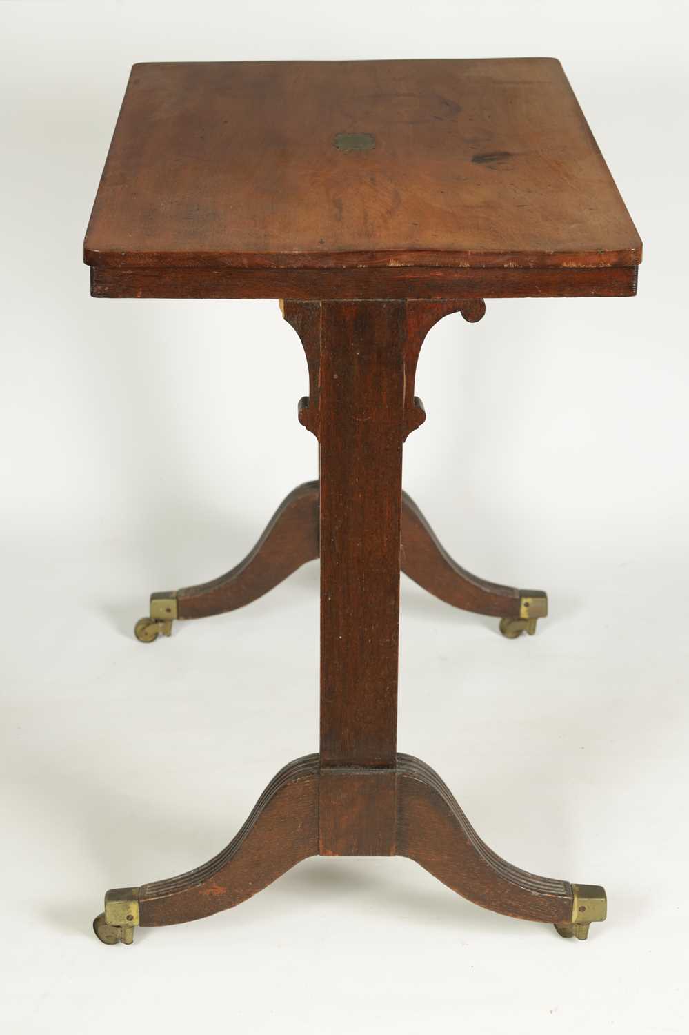 A 19TH CENTURY OAK AND MAHOGANY OCCASIONAL TABLE - Image 3 of 6