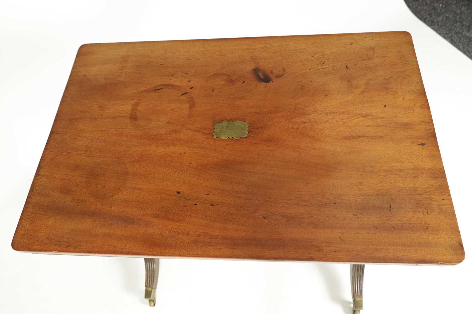 A 19TH CENTURY OAK AND MAHOGANY OCCASIONAL TABLE - Image 2 of 6