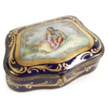 A LATE 19TH CENTURY SERVES STYLE PORCELAIN HAND-PAINTED LIDDED BOX