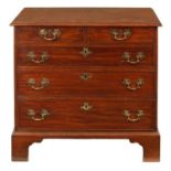 A GOOD GEORGE III MAHOGANY CHEST OF DRAWERS OF SMALL SIZE
