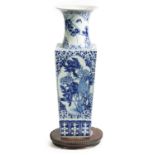 A GOOD 18TH/19TH CENTURY CHINESE BLUE AND WHITE PORCELAIN SQUARE TAPERING VASE