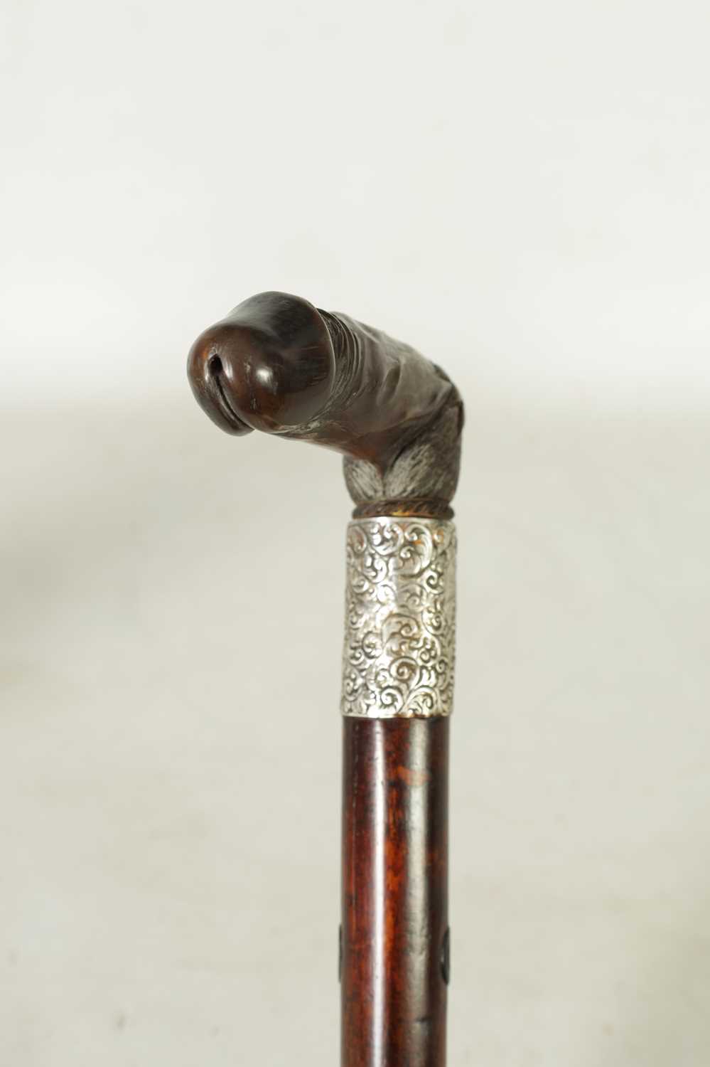 AN EARLY 20TH CENTURY EROTIC CARVED HORN WALKING STICK - Image 5 of 8