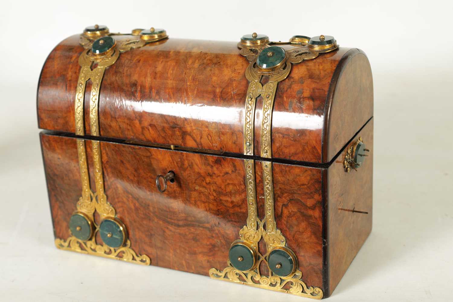 A FINE 19TH CENTURY FRENCH FIGURED WALNUT AND ENGRAVED STRAPPED BRASS MOUNTED STATIONARY BOX - Image 2 of 10