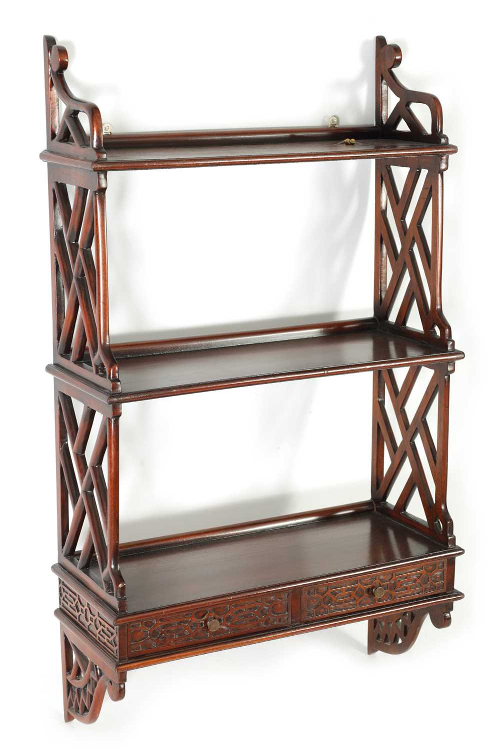 A SET OF 19TH CENTURY CHIPPENDALE STYLE MAHOGANY HANGING SHELVES