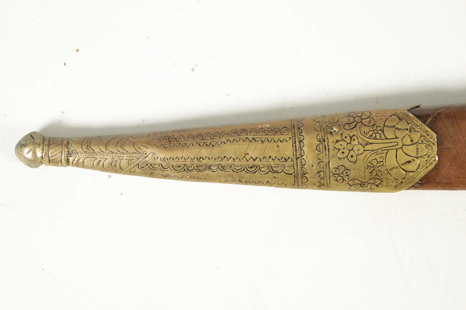 A 19TH CENTURY INDIAN KHYBER KNIFE - Image 3 of 10