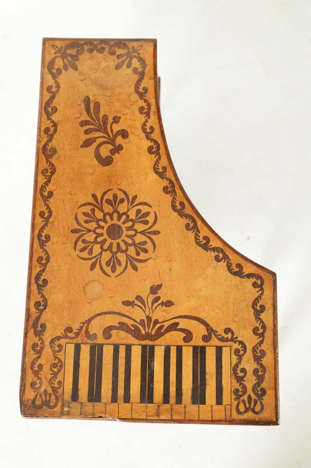 A MID 19TH CENTURY FRENCH MUSICAL INLAID SEWING BOX - Image 11 of 11