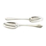 A PAIR OF QUEEN ANNE DOG NOSE SILVER SPOONS