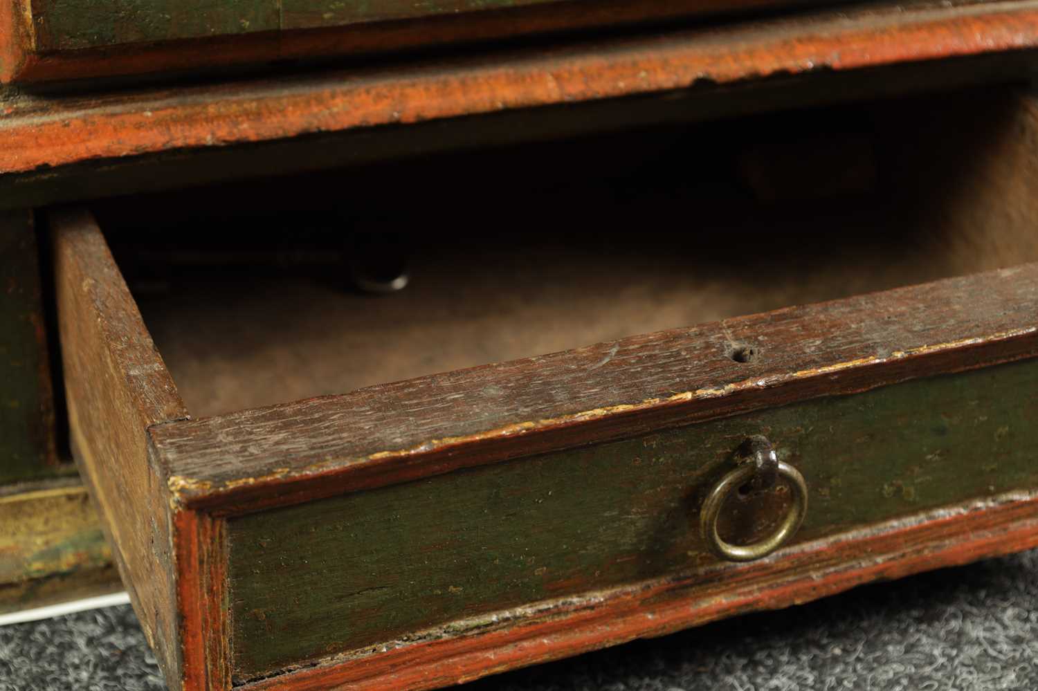 AN 18TH CENTURY FRENCH PAINTED HANGING WALL CUPBOARD - Image 9 of 9