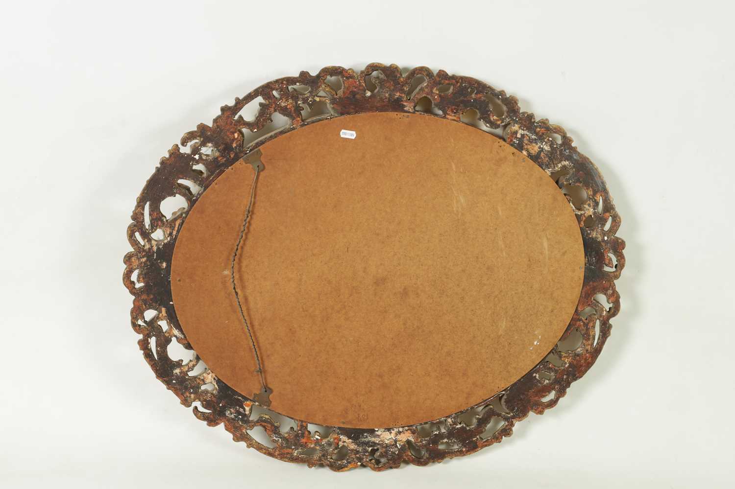 A LARGE OVAL 19TH CENTURY FLORENTINE CARVED GILT WOOD FRAMED MIRROR - Image 6 of 6