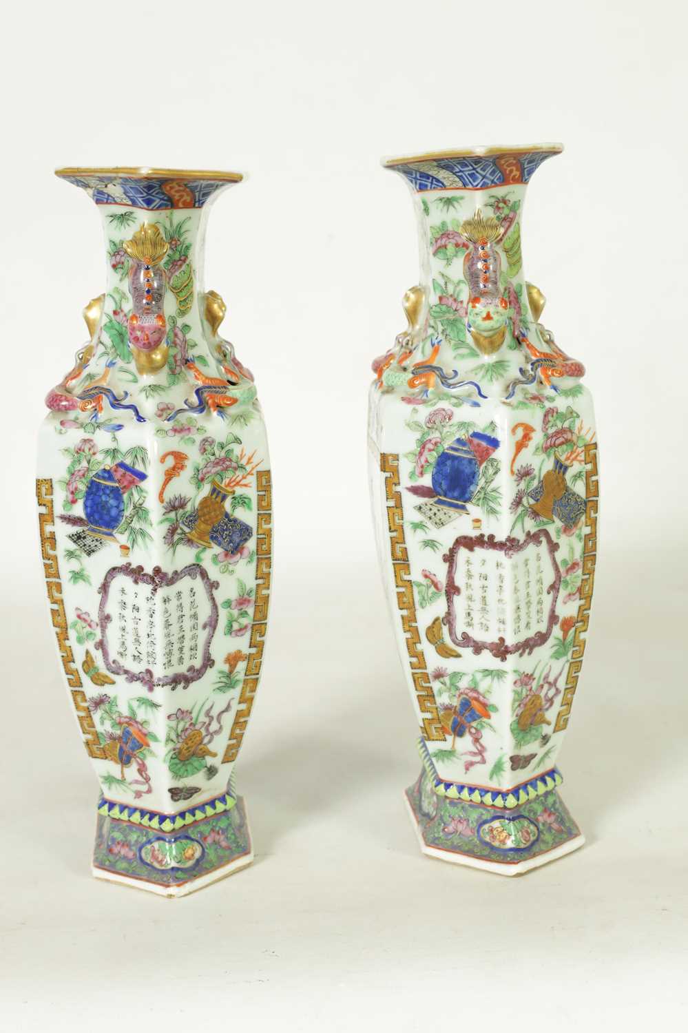 A PAIR 19TH CENTURY CHINESE CANTON FAMILLE ROSE SHAPED RECTANGULAR POLYCHROME VASES - Image 11 of 15