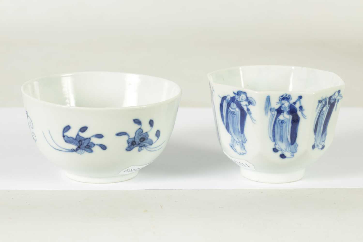 TWO 19TH CENTURY CHINESE BLUE AND WHITE TEA BOWLS - Image 2 of 12