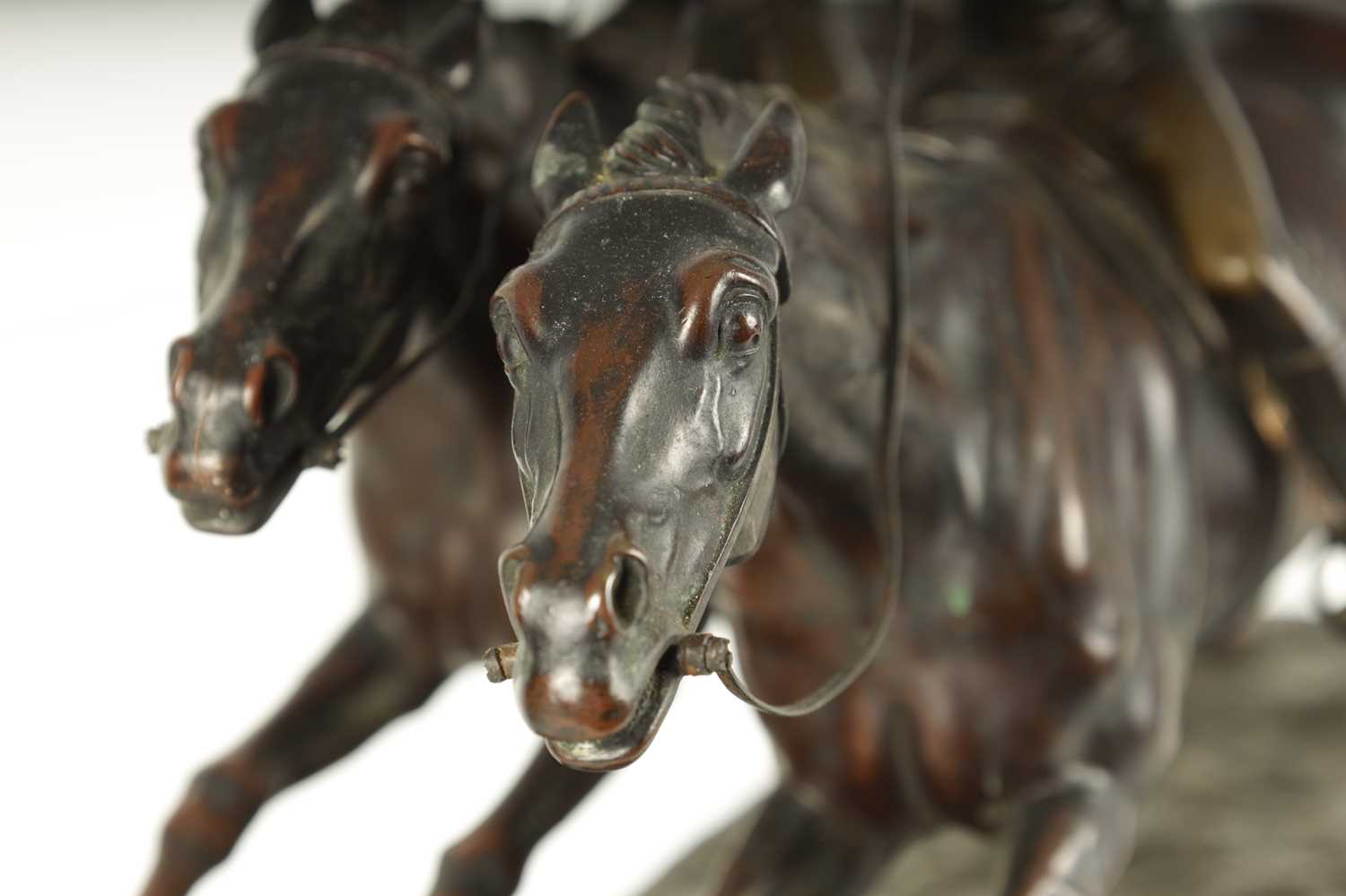 OF HORSE RACING/EQUESTRIAN INTEREST. A 19TH CENTURY FRENCH PATINATED BRONZE AND SIENNA MARBLE MANTEL - Image 3 of 9