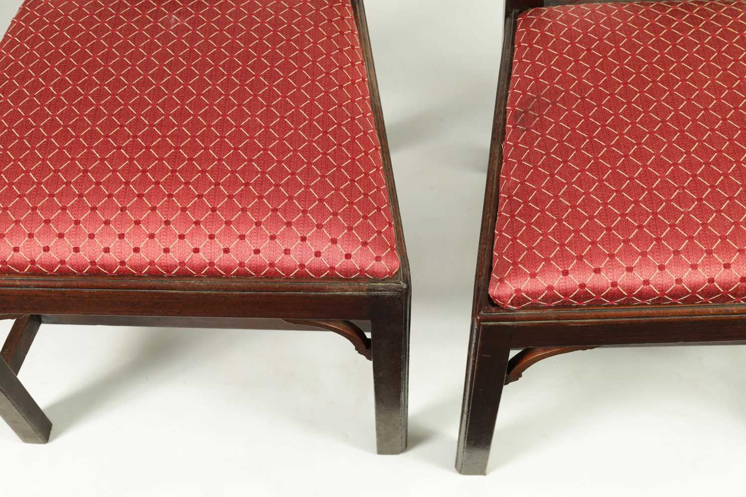 A PAIR OF GEORGE III CHIPPENDALE STYLE MAHOGANY SIDE CHAIRS - Image 4 of 7