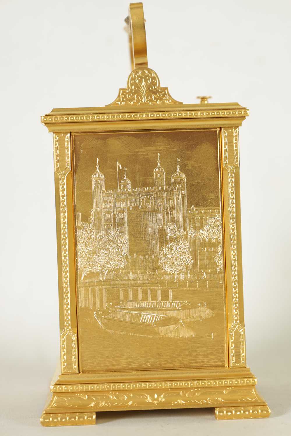 A FINELY ENGRAVED ENGLISH CASED REPEATING CARRIAGE CLOCK - Image 4 of 8