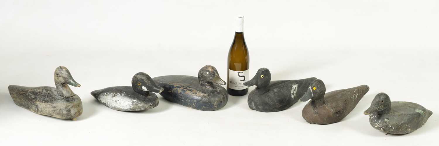 A COLLECTION OF SIX 19TH CENTURY PAINTED CARVED WOODEN DECOY DUCKS - Image 2 of 8