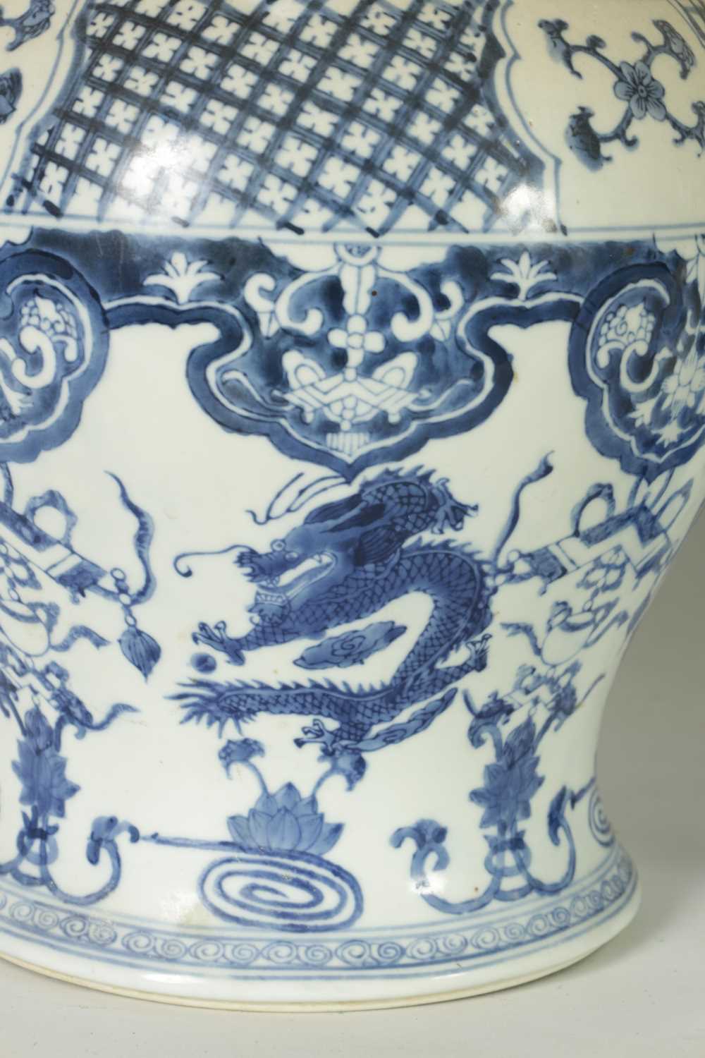 A COLLECTION OF CHINESE BLUE AND WHITE WARES - Image 4 of 16