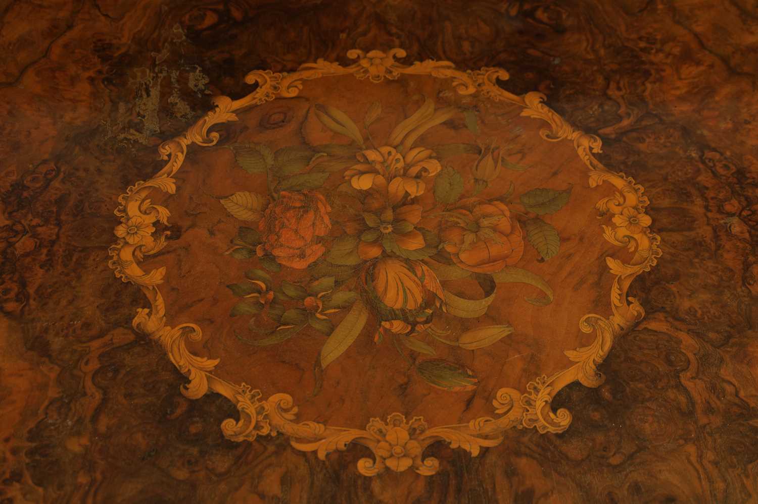 A FINE 19TH CENTURY ORMOLU MOUNTED BURR WALNUT AND FLORAL MARQUETRY CENTRE TABLE IN THE MANNER OF ED - Image 6 of 10