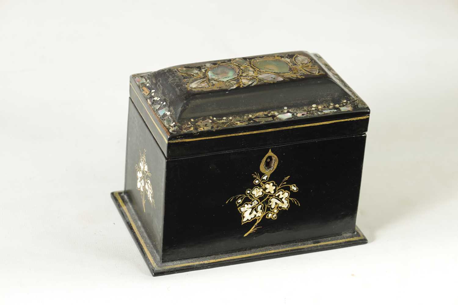 A 19TH CENTURY MOTHER OF PEARL INLAID LACQUERED TEA CADDY - Image 3 of 11