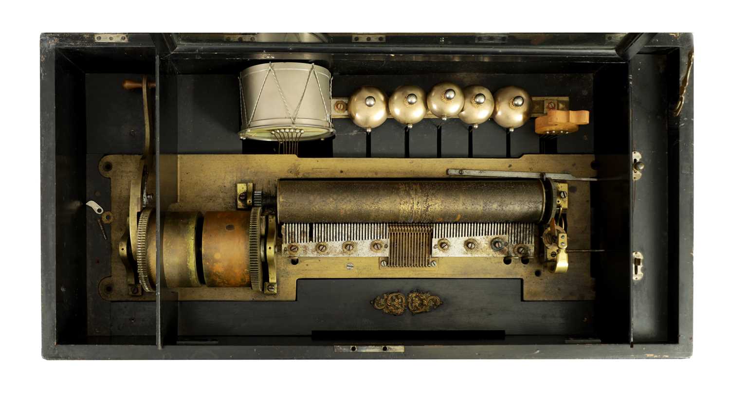 A VERY LARGE LATE 19TH CENTURY SWISS ORCHESTRAL MUSIC BOX