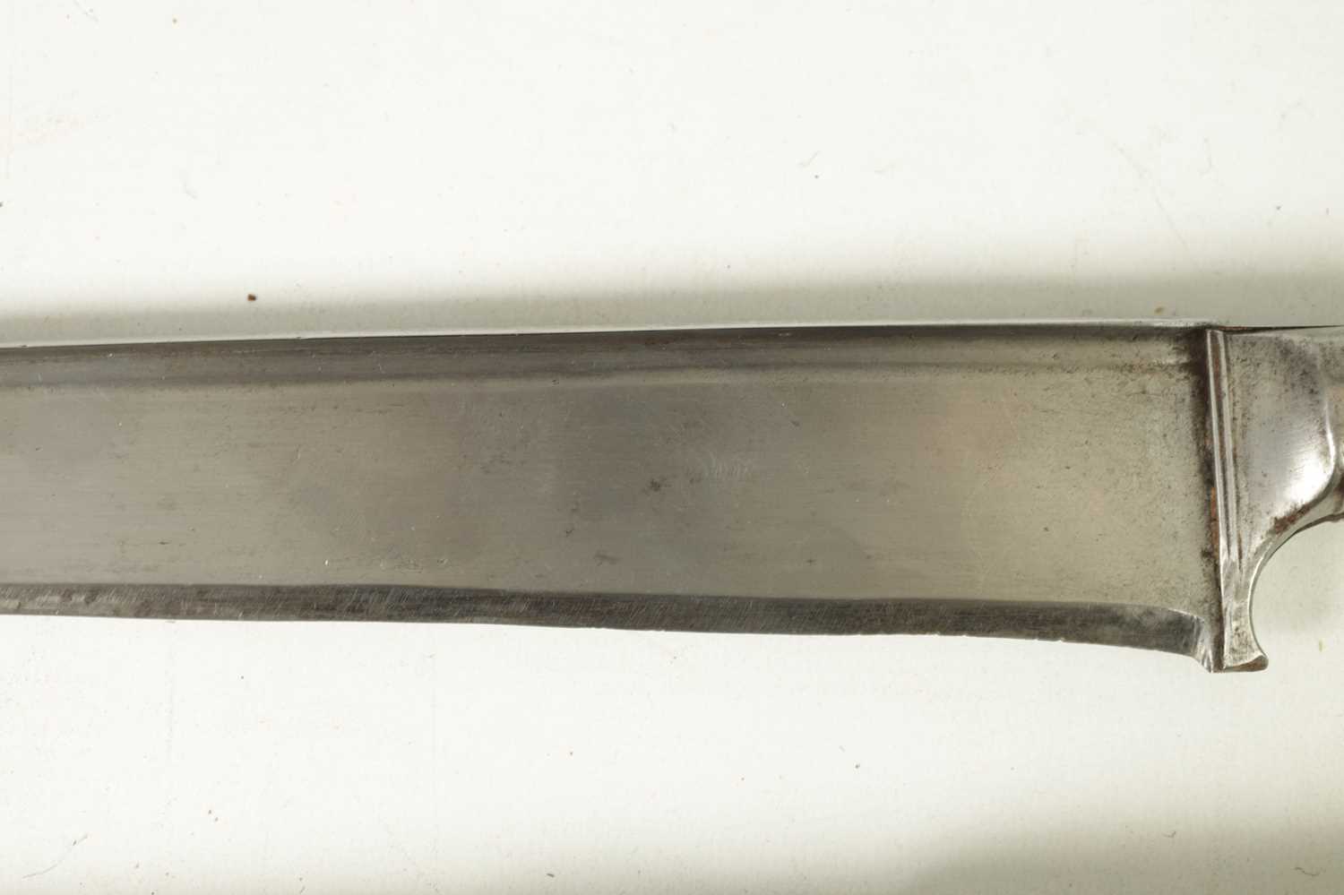 A 19TH CENTURY INDIAN KHYBER KNIFE - Image 6 of 10