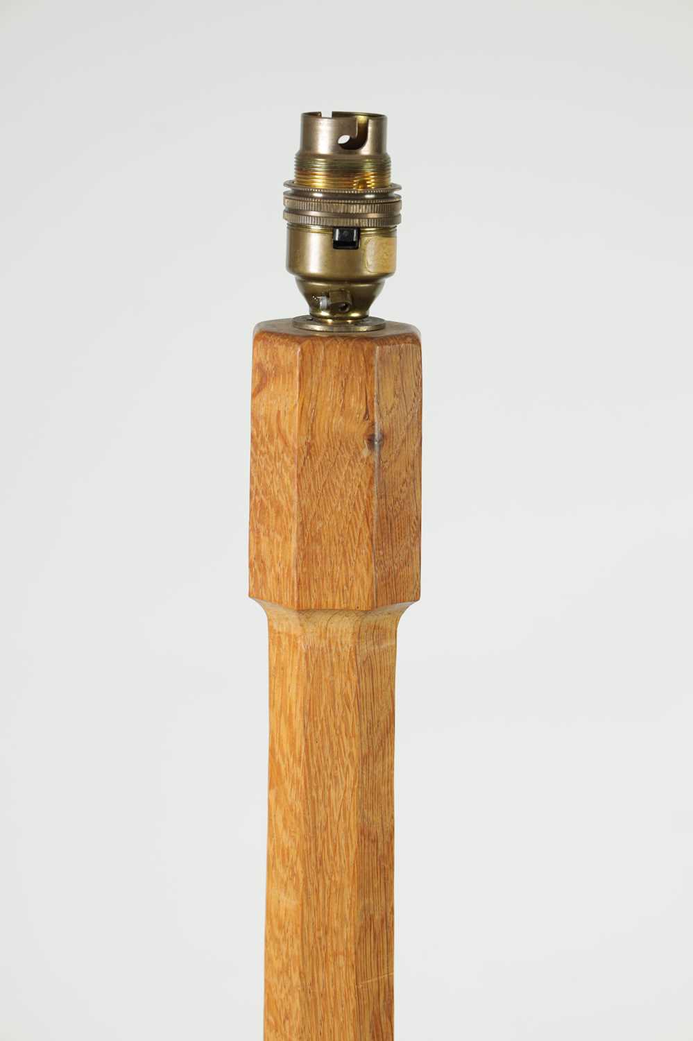 A ROBERT “MOUSEMAN” THOMPSON AZED OAK STANDARD LAMP - Image 2 of 4