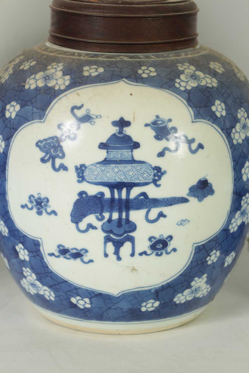 A COLLECTION OF CHINESE BLUE AND WHITE WARES - Image 5 of 16