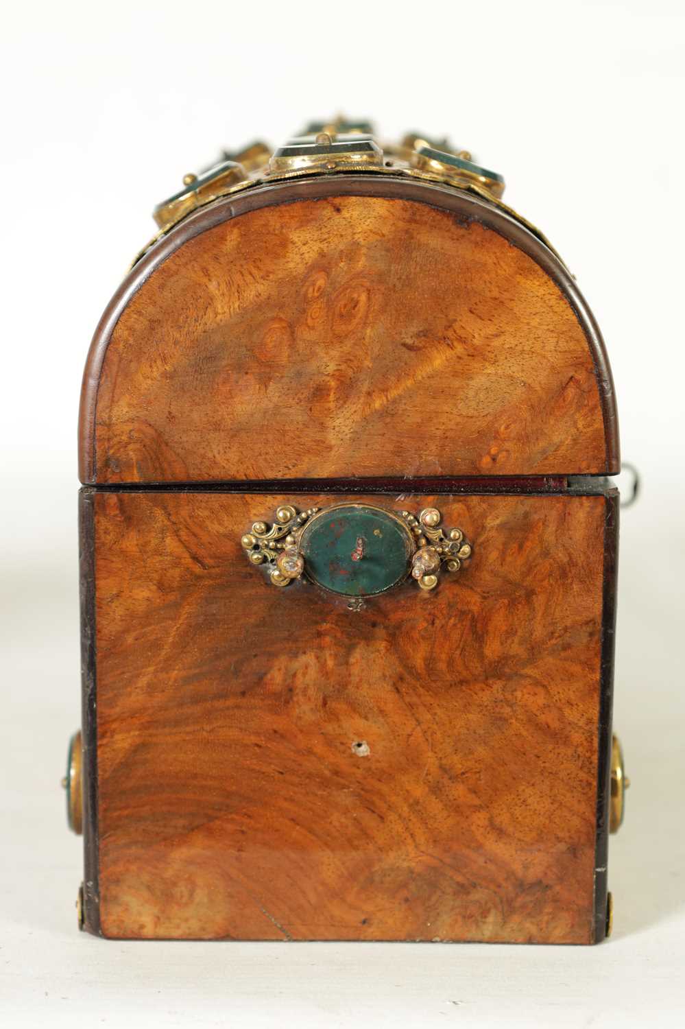 A FINE 19TH CENTURY FRENCH FIGURED WALNUT AND ENGRAVED STRAPPED BRASS MOUNTED STATIONARY BOX - Image 8 of 10