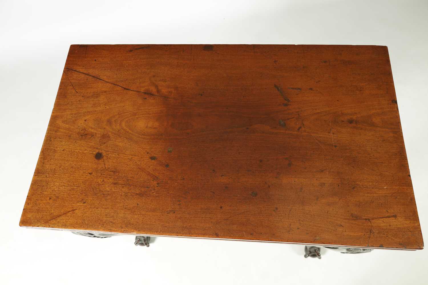 AN EARLY GEORGE III FIGURED MAHOGANY TEA TABLE POSSIBLY IRISH - Image 8 of 8