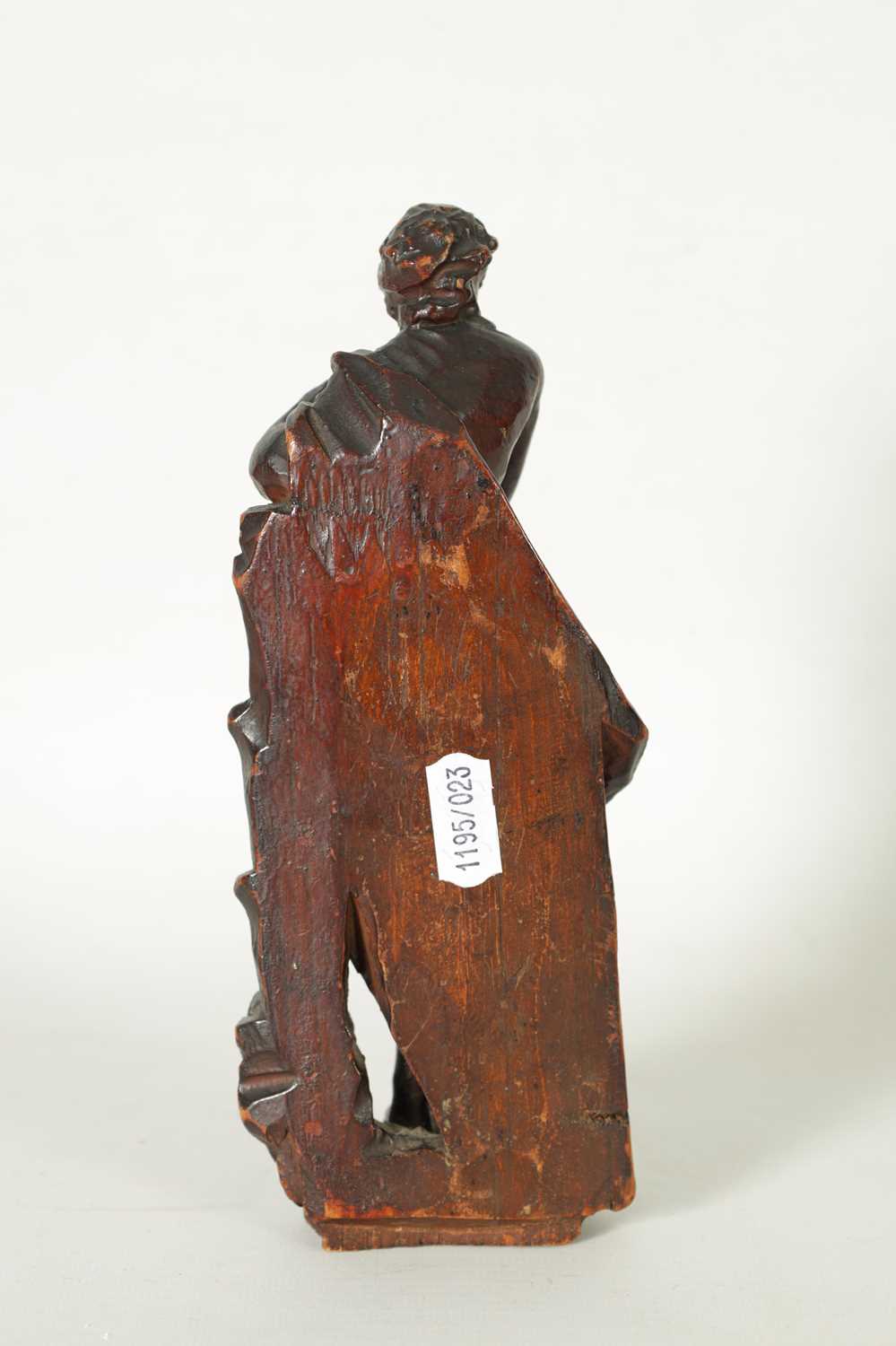 AN 18TH CENTURY CARVED WOOD ALLEGORICAL FIGURE - Image 4 of 5