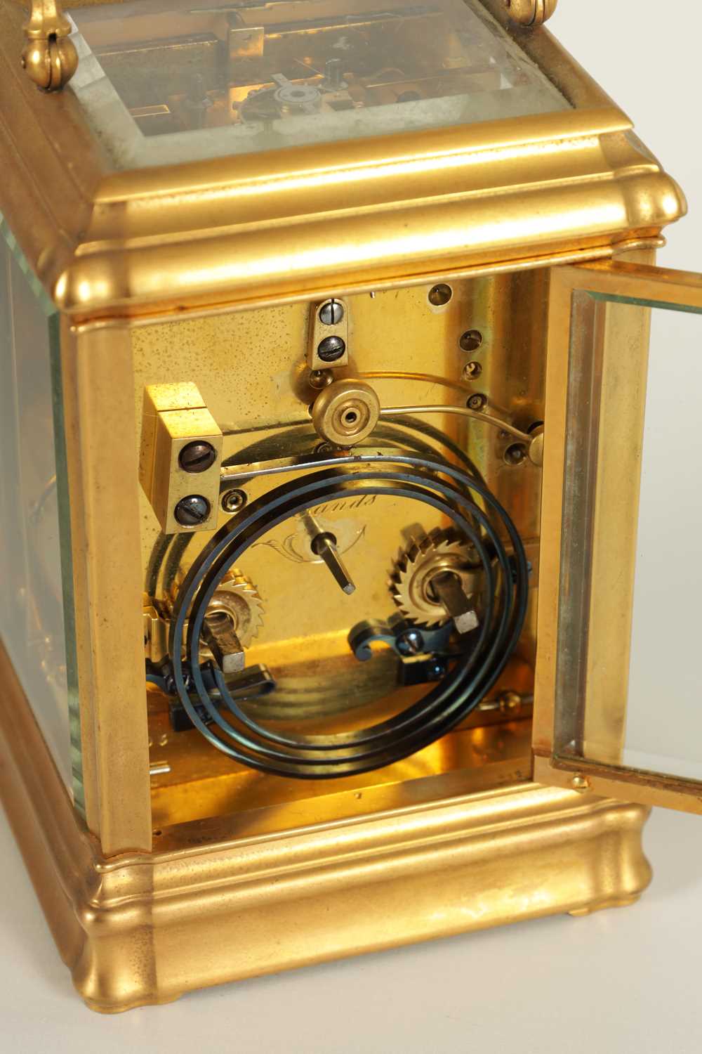 A LATE 19TH CENTURY FRENCH GILT BRASS GORGE-CASED REPEATING CARRIAGE CLOCK - Image 6 of 8