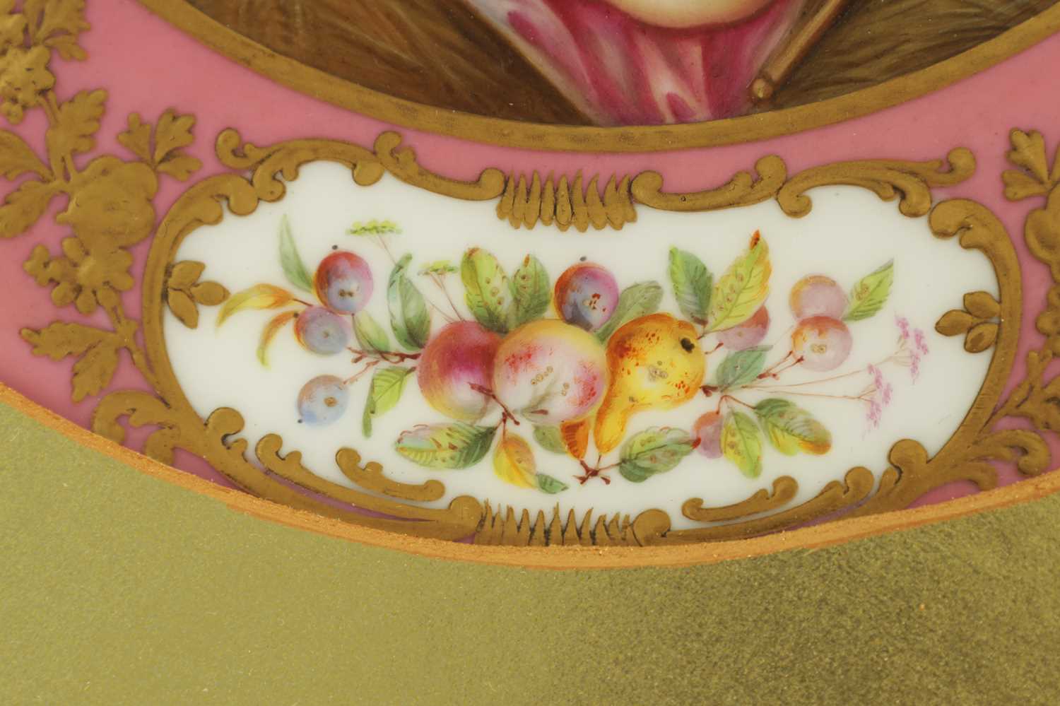A LATE 19TH CENTURY VIENNA PORCELAIN CIRCULAR HANGING PLAQUE - Image 4 of 7