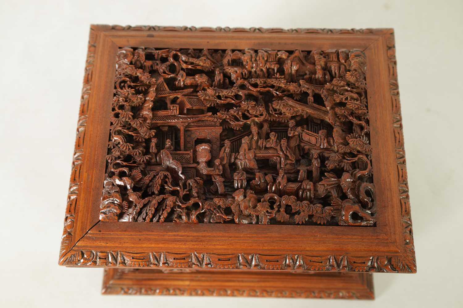 A LATE 19TH CENTURY CHINESE CARVED SANDALWOOD LIDDED JEWELLERY BOX - Image 7 of 10