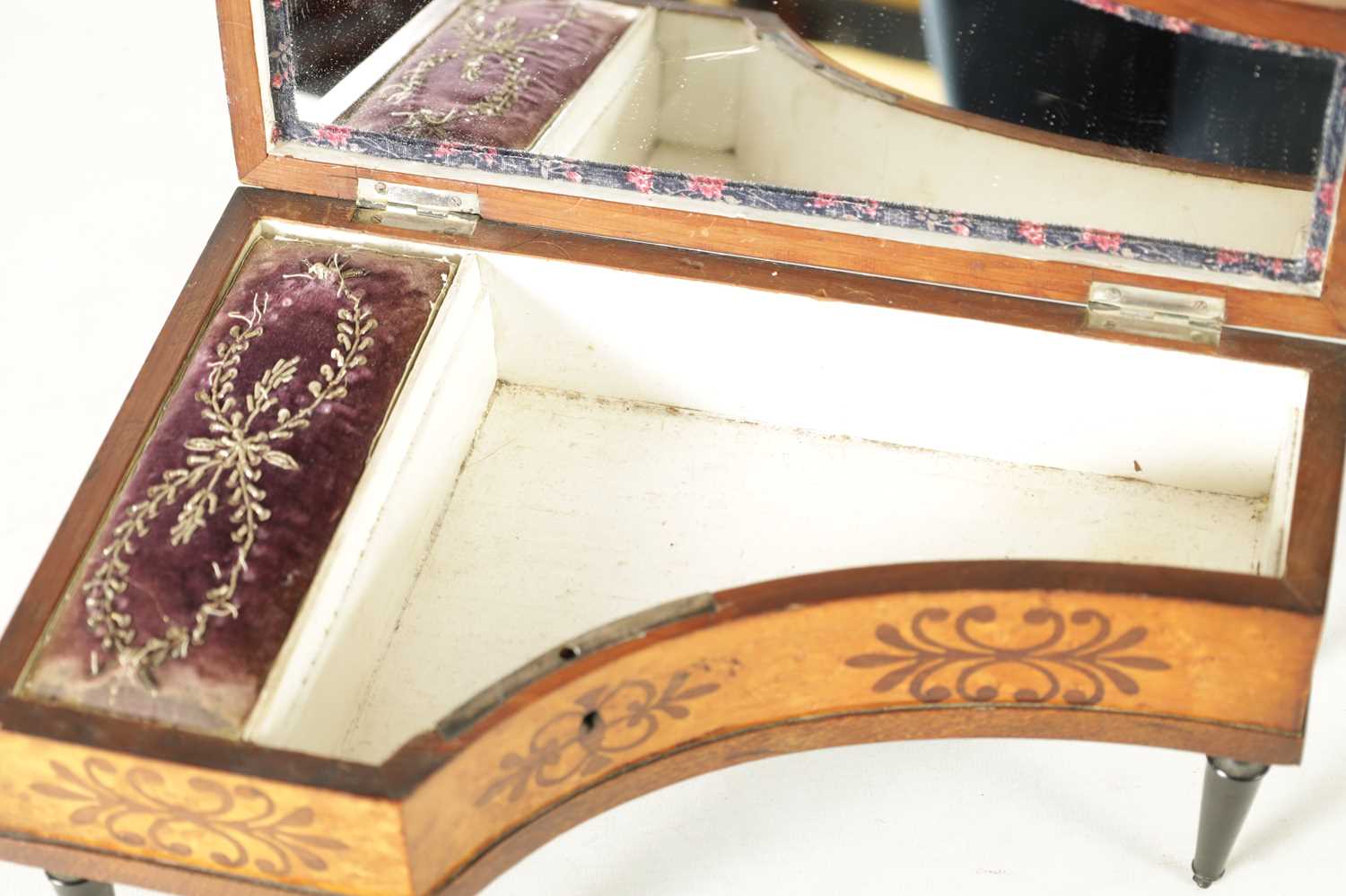 A MID 19TH CENTURY FRENCH MUSICAL INLAID SEWING BOX - Image 9 of 11