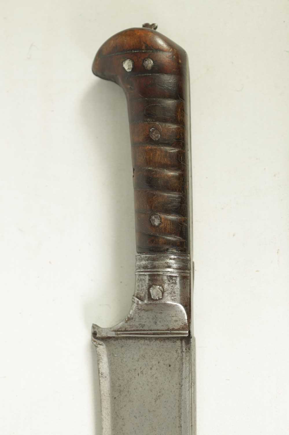 A 19TH CENTURY INDIAN KHYBER KNIFE - Image 9 of 10