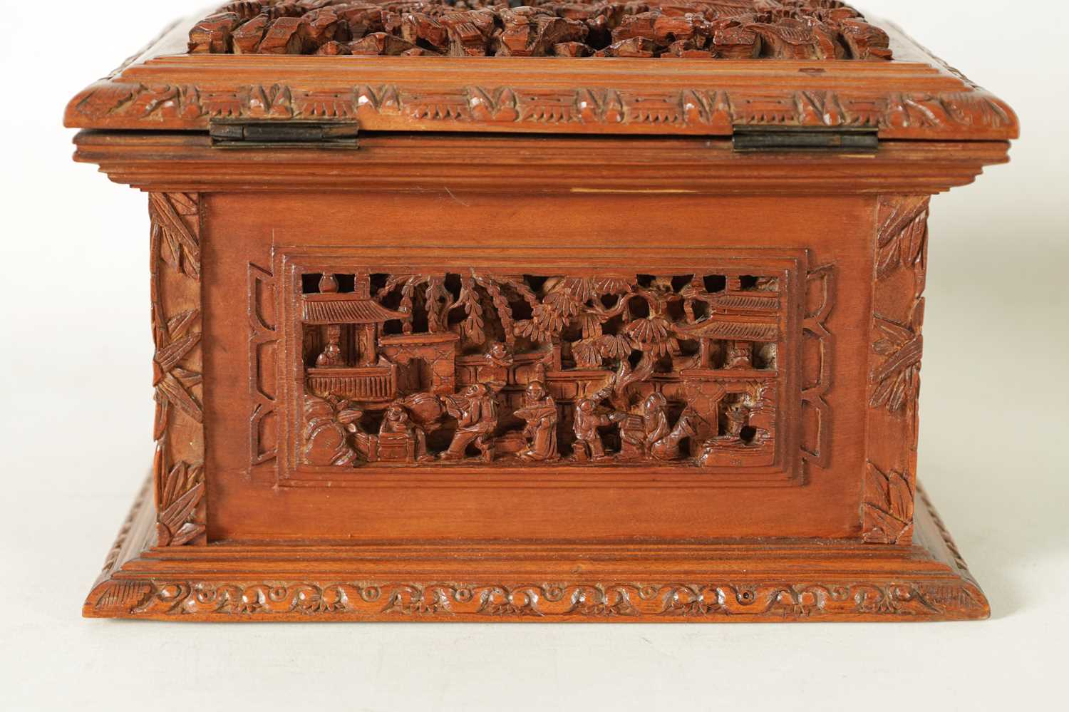 A LATE 19TH CENTURY CHINESE CARVED SANDALWOOD LIDDED JEWELLERY BOX - Image 5 of 10