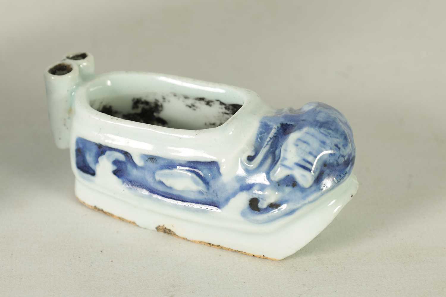 THREE PIECES OF CHINESE BLUE AND WHITE PORCELAIN - Image 3 of 11