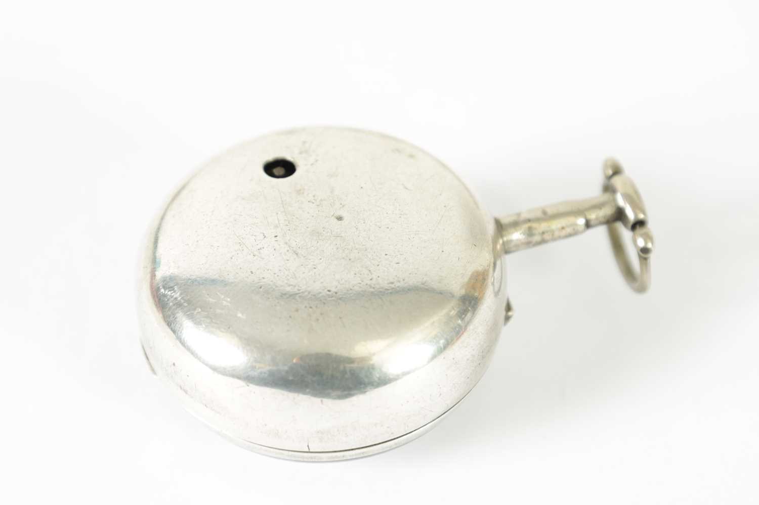 B. CLAY, LONDON. AN EARLY 18TH CENTURY SILVER PAIR CASE VERGE POCKET WATCH - Image 9 of 10