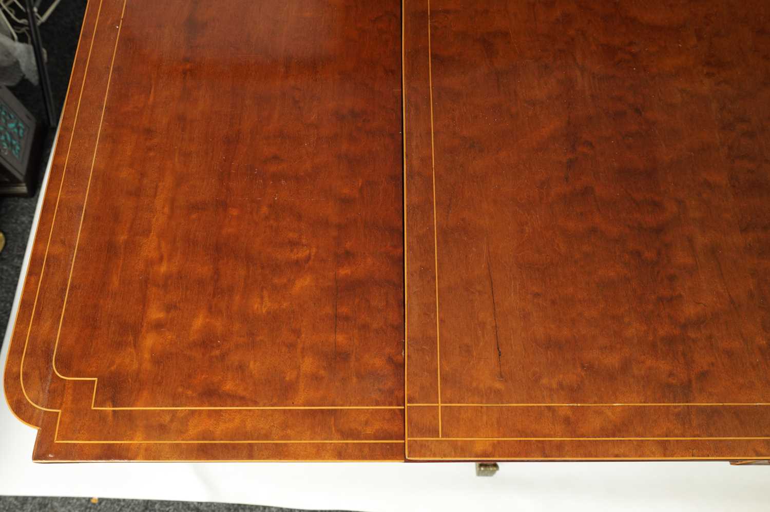 AN UNUSUAL REGENCY PLUM PUDDING BOX-WOOD INLAID MAHOGANY SOFA TABLE - Image 5 of 8