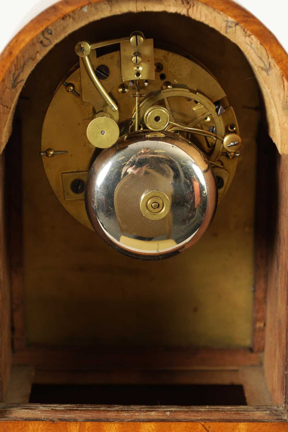 A MID 19TH CENTURY FRENCH BIRDSEYE MAPLE MANTEL CLOCK - Image 6 of 8