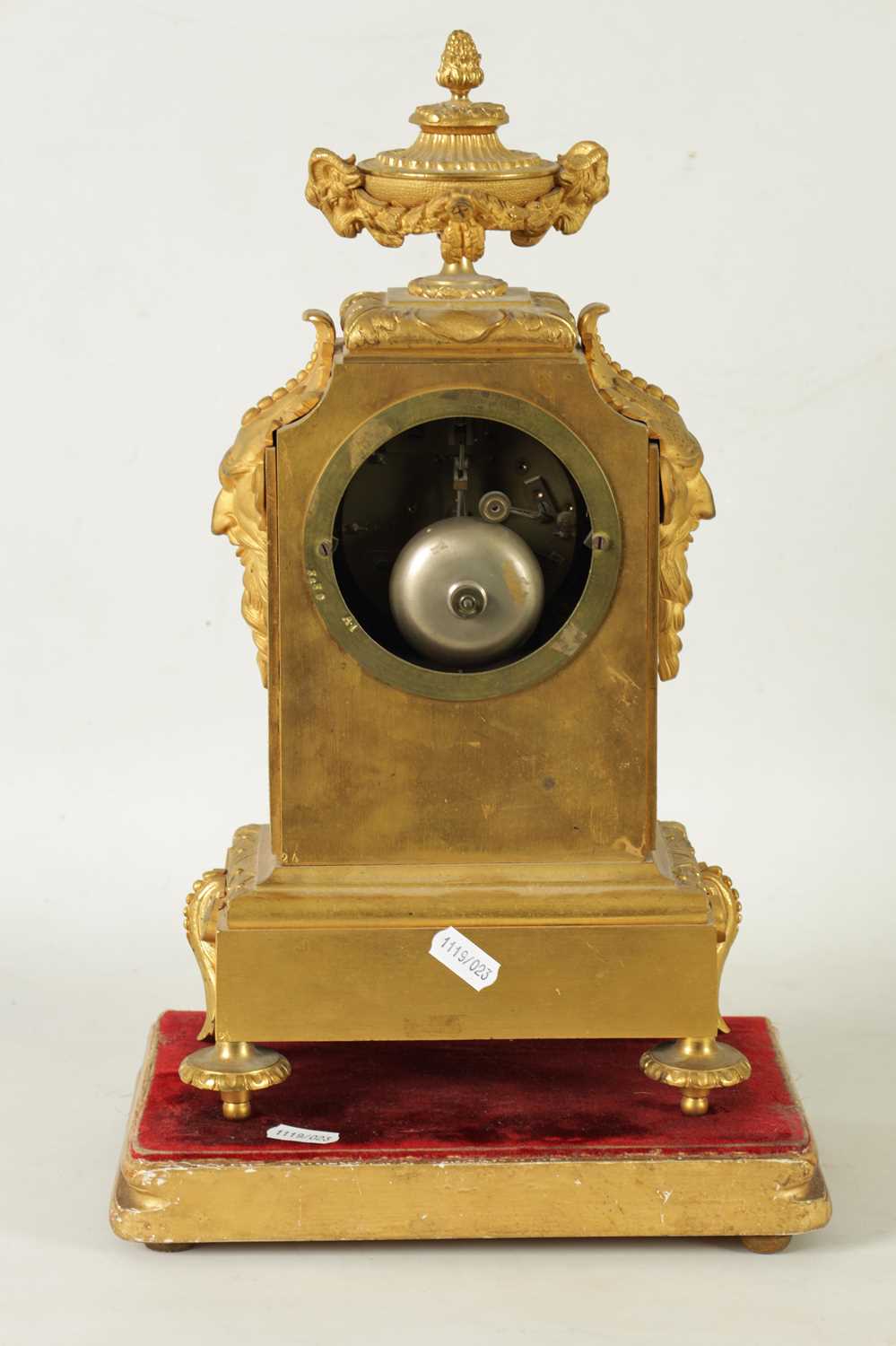 A LATE 19TH CENTURY FRENCH ORMOLU AND PORCELAIN PANELLED MANTEL CLOCK - Image 8 of 10
