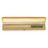 A LATE 19TH CENTURY CASED FABERGE 14CT GOLD AND NEPHRITE PAPERKNIFE, WORKMASTER ERIK KOLLIN (1836 -
