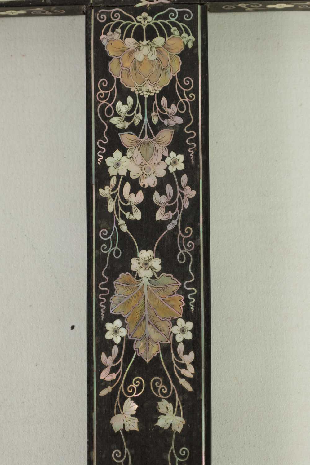 A FINE 18TH/19TH CENTURY CHINESE MOTHER OF PEARL INLAID HARDWOOD APOSTLE CROSS - Image 6 of 11