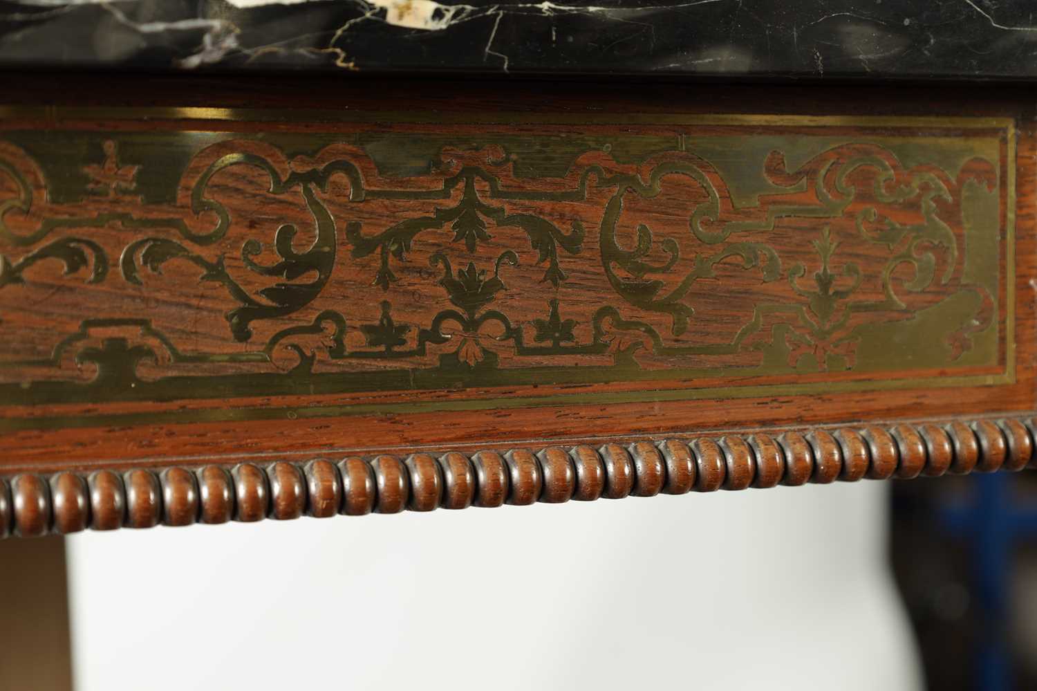 A REGENCY ROSEWOOD BRASS INLAID CONSOLE TABLE - Image 7 of 7
