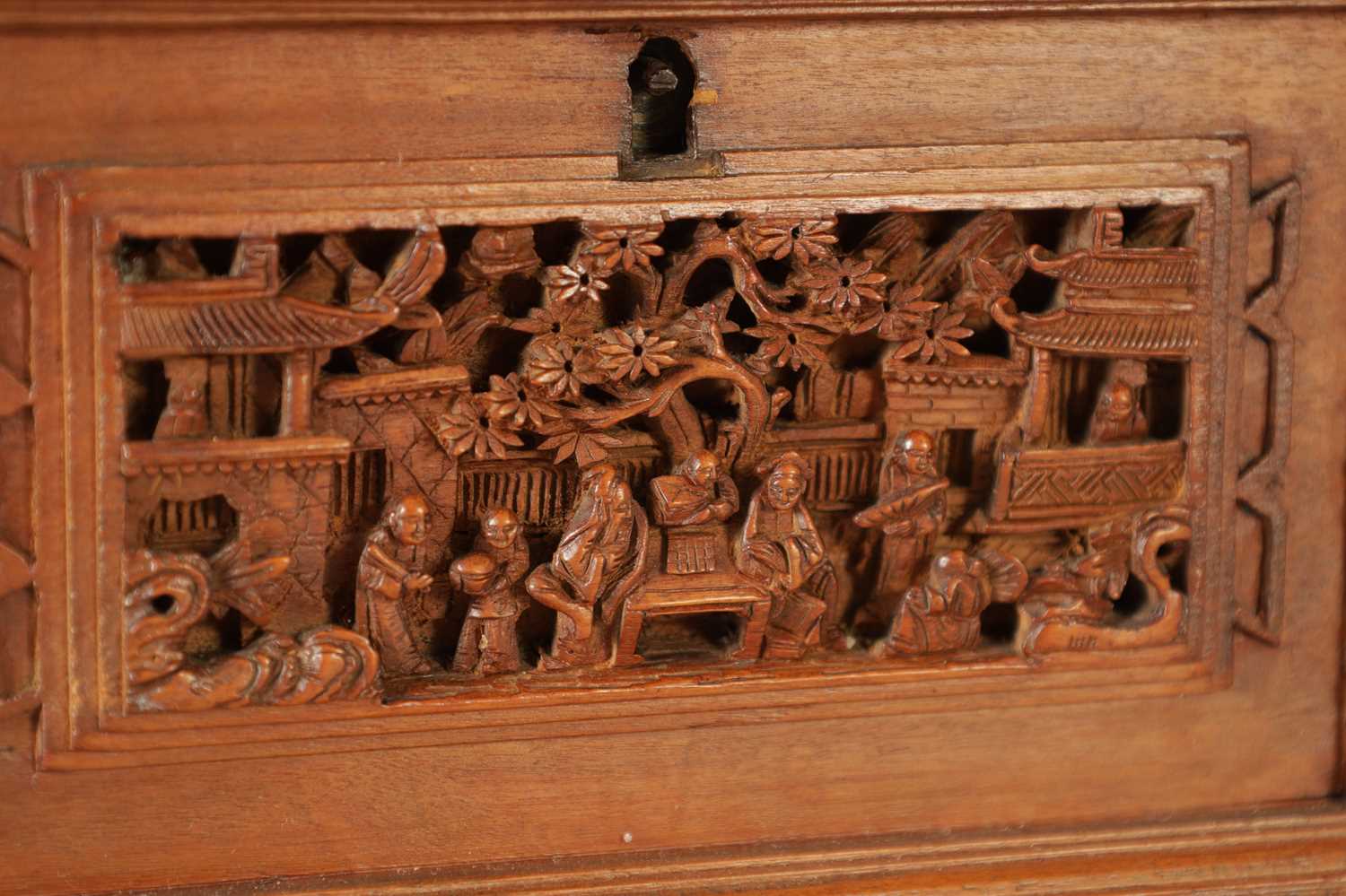 A LATE 19TH CENTURY CHINESE CARVED SANDALWOOD LIDDED JEWELLERY BOX - Image 3 of 10